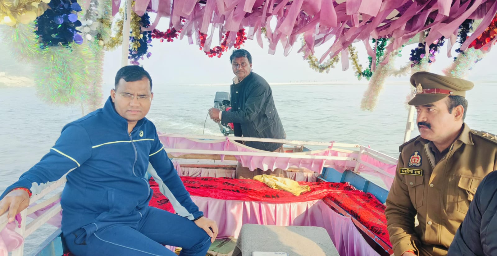 स्टीमर से सुरक्षा व्यवस्था का ज्यादा लेते अपर पुलिस आयुक्त अपराध हरीश चंदर स्टीमर से सुरक्षा व्यवस्था का ज्यादा लेते अपर पुलिस आयुक्त अपराध हरीश चंदर