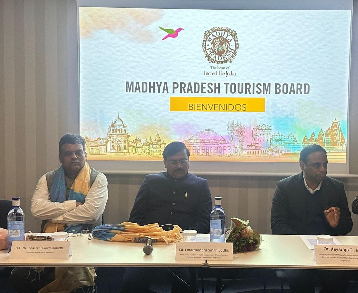 मध्य प्रदेश के पर्यटन, संस्कृति और धार्मिक न्यास एवं धर्मस्व राज्य मंत्री (स्वतंत्र प्रभार) धर्मेंद्र भाव सिंह लोधी ने बर्सिलोना स्पेन में पर्यटन के रोडशो कार्यक्रम में टूर ऑपरेटर, ट्रैवल एजेंट्स, पर्यटन क्षेत्र से जुड़े लोगों-मीडिया को संबोधित करते हुए मध्य प्रदेश के पर्यटन, संस्कृति और धार्मिक न्यास एवं धर्मस्व राज्य मंत्री (स्वतंत्र प्रभार) धर्मेंद्र भाव सिंह लोधी ने बर्सिलोना स्पेन में पर्यटन के रोडशो कार्यक्रम में टूर ऑपरेटर, ट्रैवल एजेंट्स, पर्यटन क्षेत्र से जुड़े लोगों-मीडिया को संबोधित करते हुए