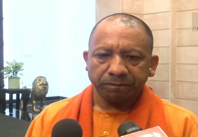 हादसे की जानकारी देते उप्र के मुख्यमंत्री योगी आदित्यनाथ हादसे की जानकारी देते उप्र के मुख्यमंत्री योगी आदित्यनाथ