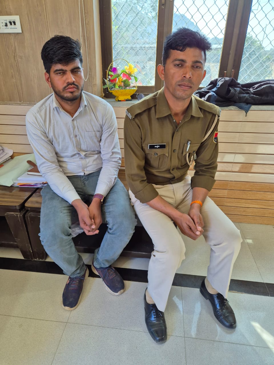 भ्रष्टाचार के आरोप में गिरफ्तार आरोपी भ्रष्टाचार के आरोप में गिरफ्तार आरोपी
