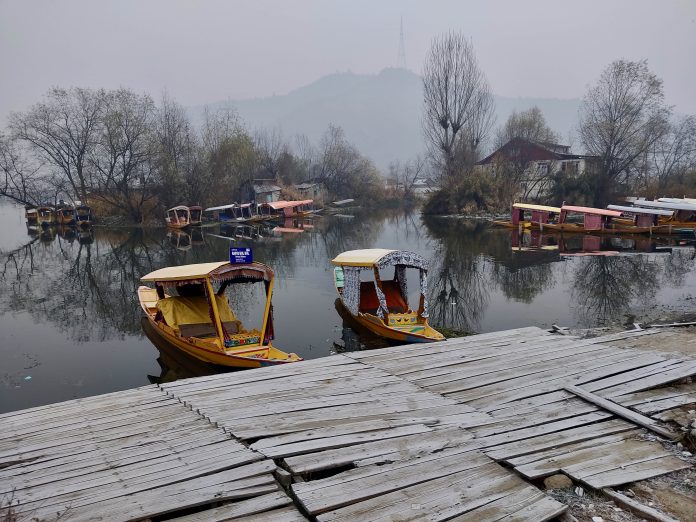 Cold Wave Continues To Tighten Its Grip Over Kashmir Cold Wave Continues To Tighten Its Grip Over Kashmir