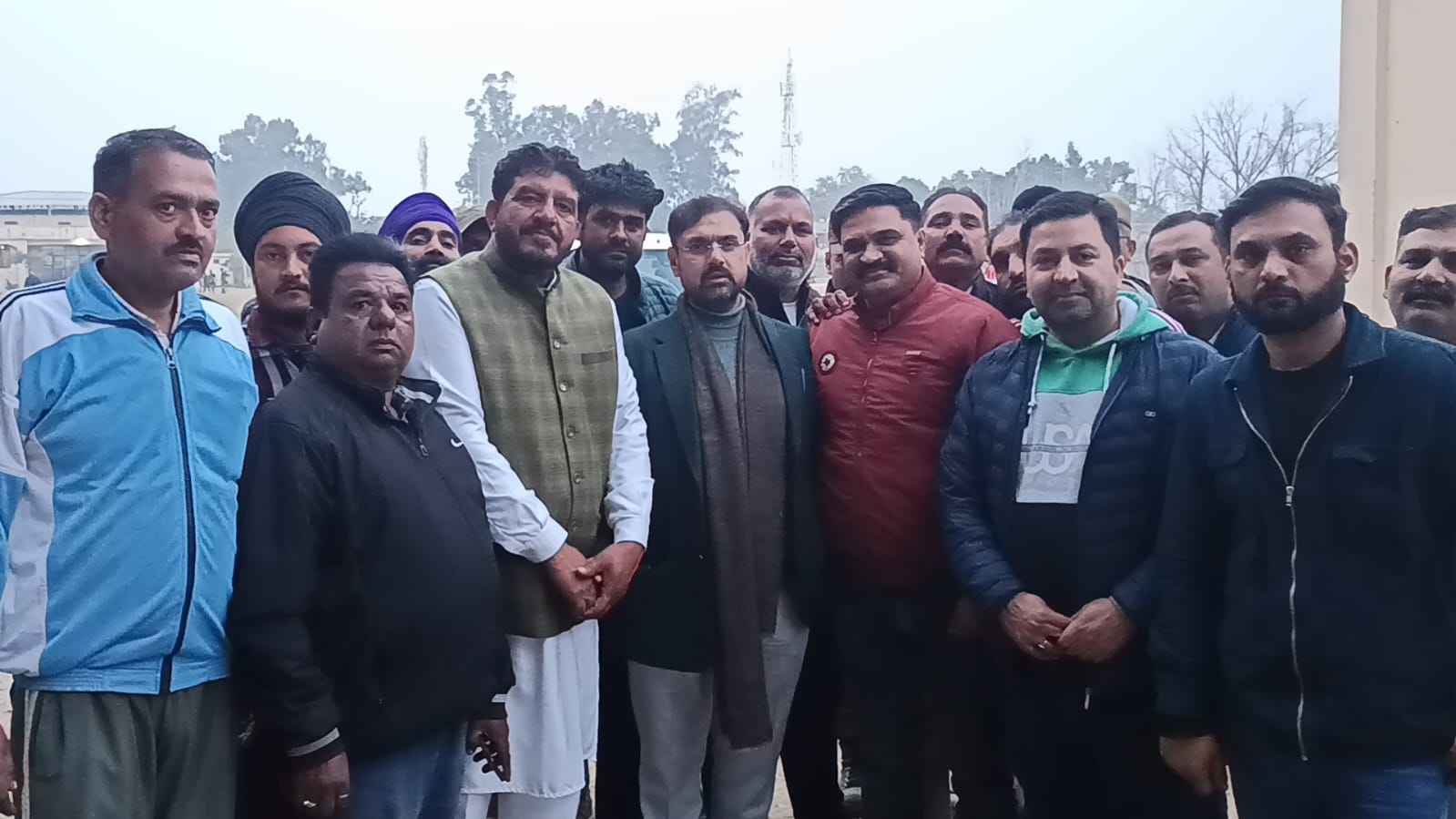बाना सिंह सटेडियम का दाैरा करते खाेल मंतरी््