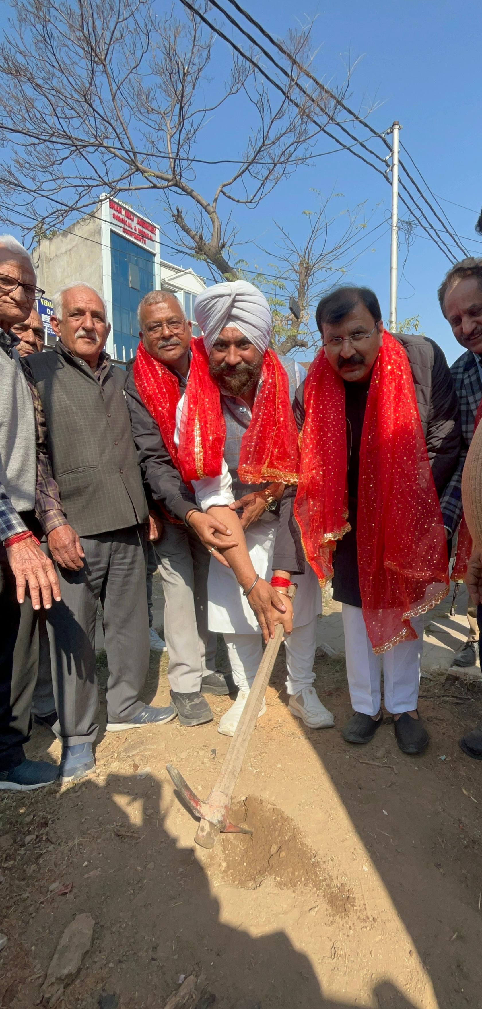 शहीदों के सम्मान में मीरपुर शहीदी स्मारक के जीर्णोद्धार की पहल की शहीदों के सम्मान में मीरपुर शहीदी स्मारक के जीर्णोद्धार की पहल की