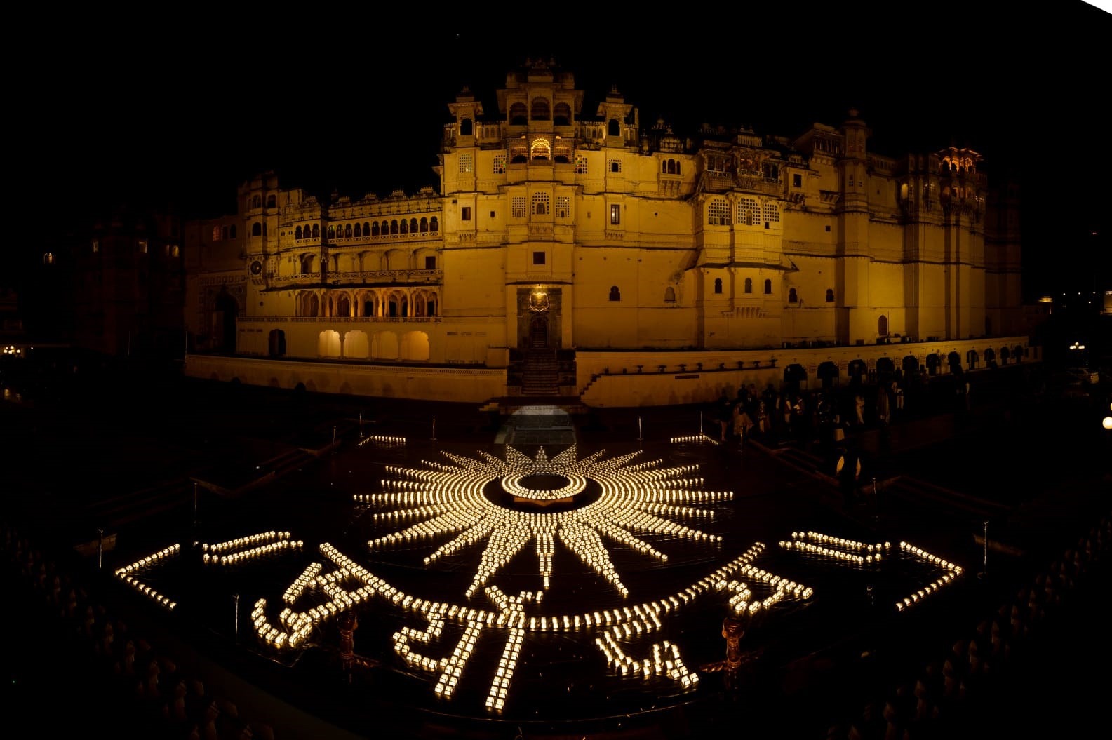 डॉ. लक्ष्यराज सिंह मेवाड़ ने सौर ऊर्जा के संदेश के साथ बनाया नया विश्व रिकॉर्ड डॉ. लक्ष्यराज सिंह मेवाड़ ने सौर ऊर्जा के संदेश के साथ बनाया नया विश्व रिकॉर्ड