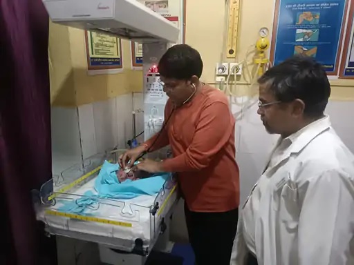 बच्चे को डॉक्टर्स ने एहतियातन ऑब्जर्वेशन में रखा। बच्चे को डॉक्टर्स ने एहतियातन ऑब्जर्वेशन में रखा।