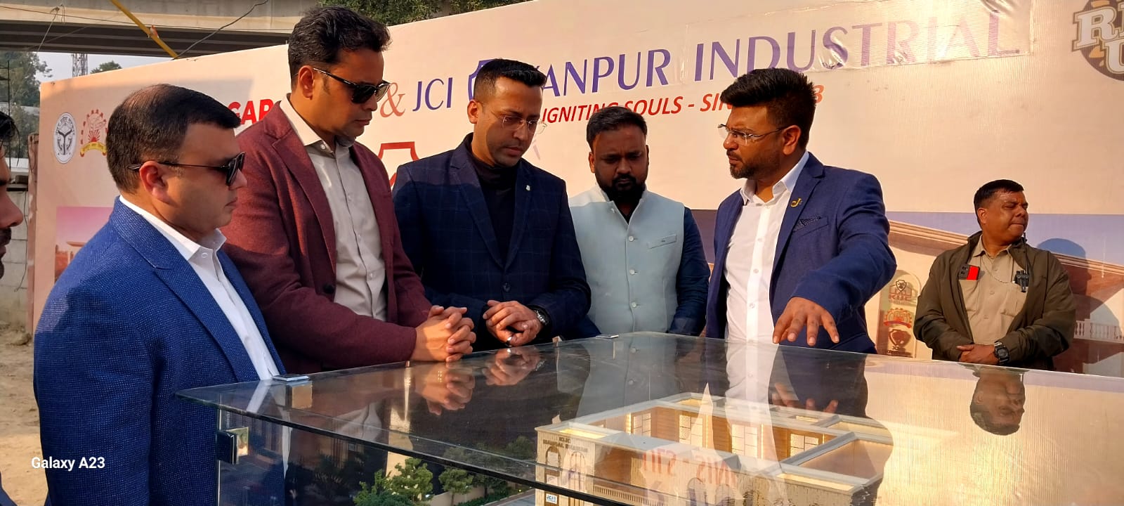निरीक्षण के दौरान जेसीआई अधिकारी व अन्य निरीक्षण के दौरान जेसीआई अधिकारी व अन्य
