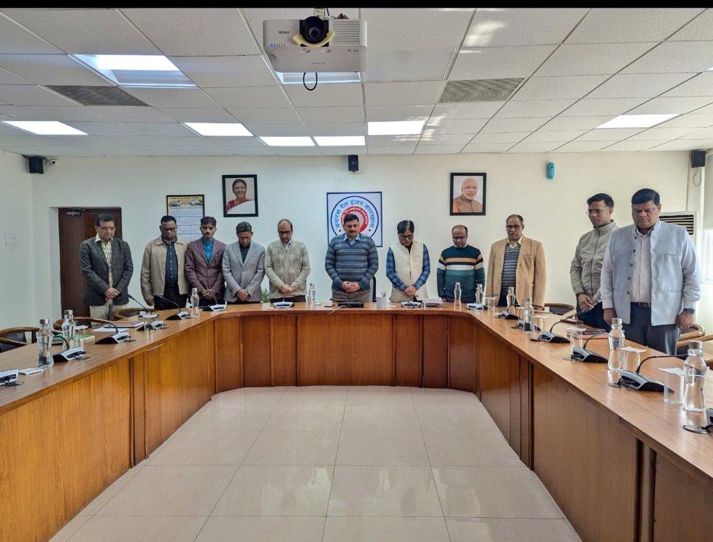 महात्मा गांधी की पुण्यतिथि पर बरेका में श्रद्धांजलि अर्पित करते अफसर: फोटो बच्चा गुप्ता महात्मा गांधी की पुण्यतिथि पर बरेका में श्रद्धांजलि अर्पित करते अफसर: फोटो बच्चा गुप्ता