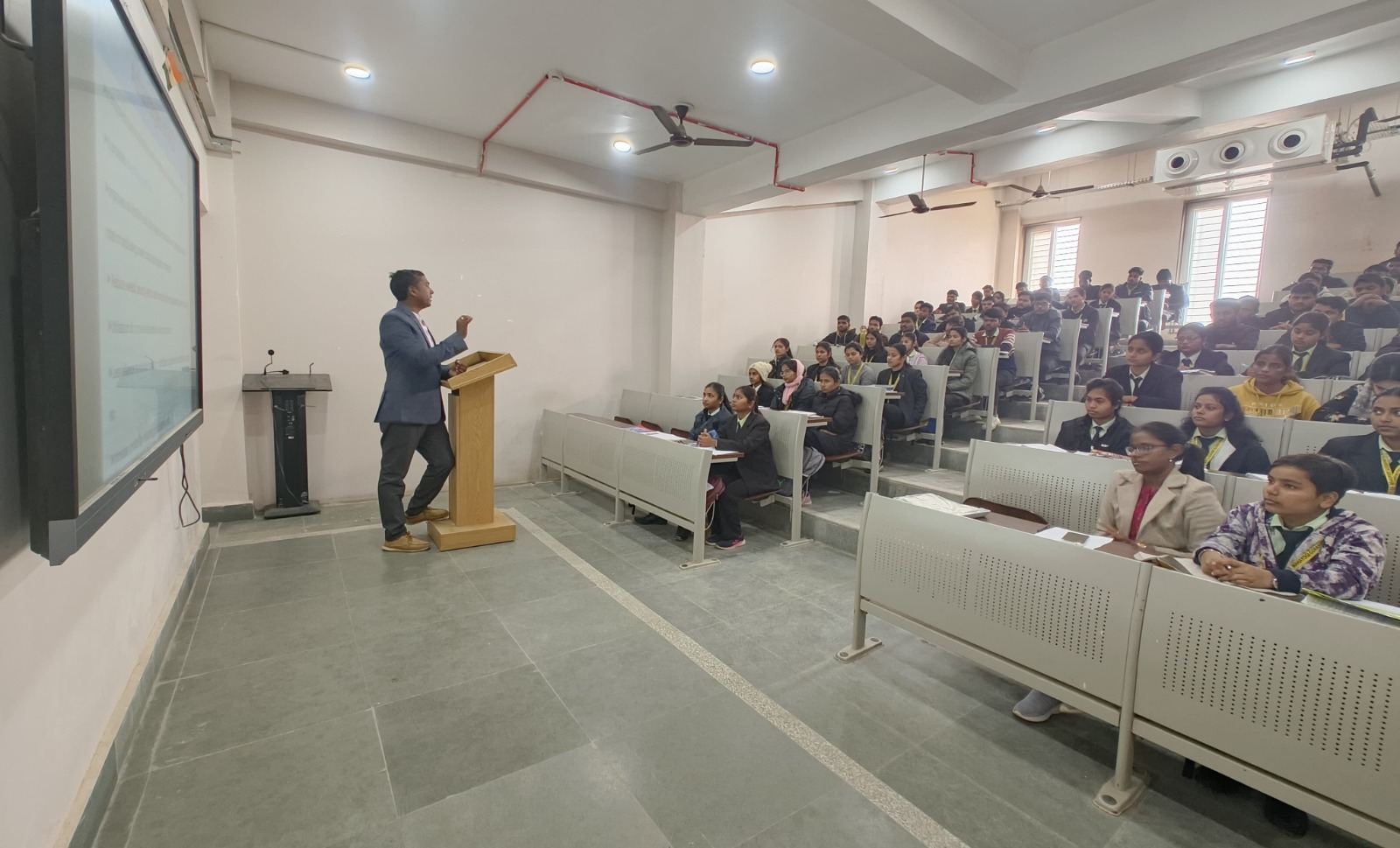 *महायोगी गोरखनाथ विवि के कृषि संकाय में अतिथि व्याख्यान का आयोजन*