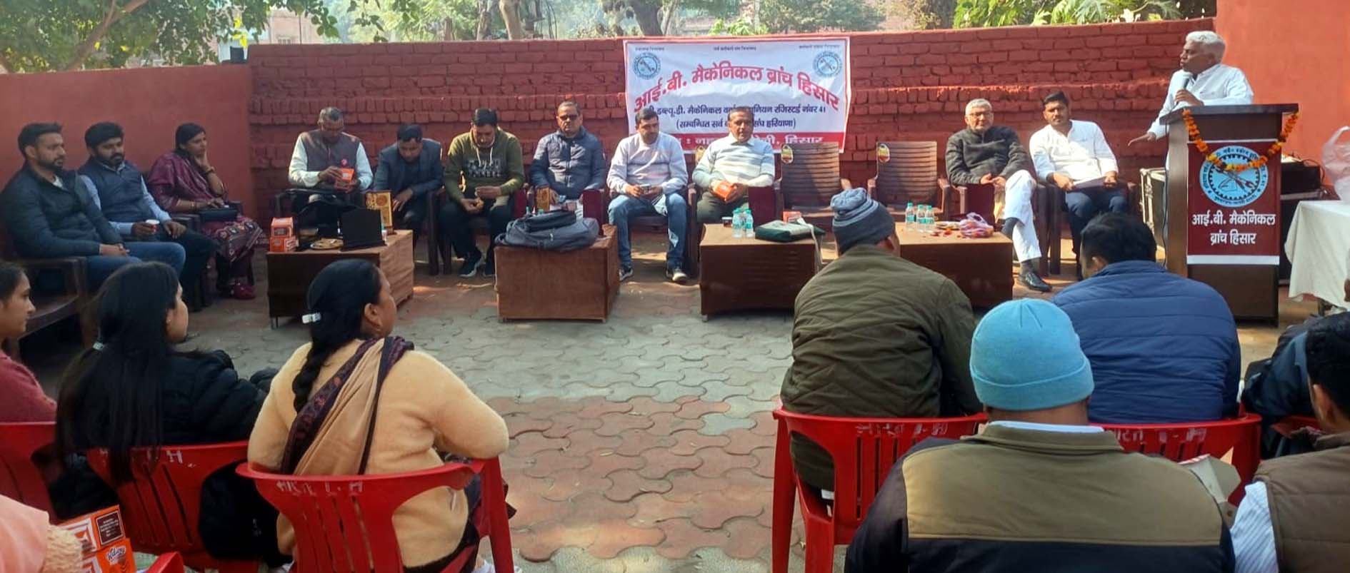 यूनियन कार्यालय के उद्घाटन के दौरान उपस्थित पदाधिकारी व कर्मचारी। यूनियन कार्यालय के उद्घाटन के दौरान उपस्थित पदाधिकारी व कर्मचारी।