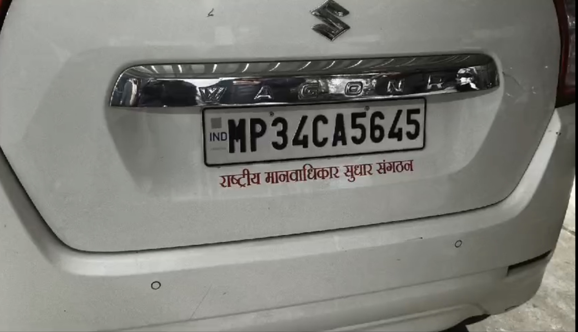 क्रिश्चियन कॉलोनी में रहने वाले पीके शुक्ला के घर मिले संदिग्ध बच्चे। क्रिश्चियन कॉलोनी में रहने वाले पीके शुक्ला के घर मिले संदिग्ध बच्चे।