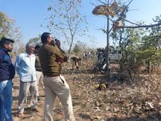 दमोह में पेड़ से टकराई बाइक दमोह में पेड़ से टकराई बाइक