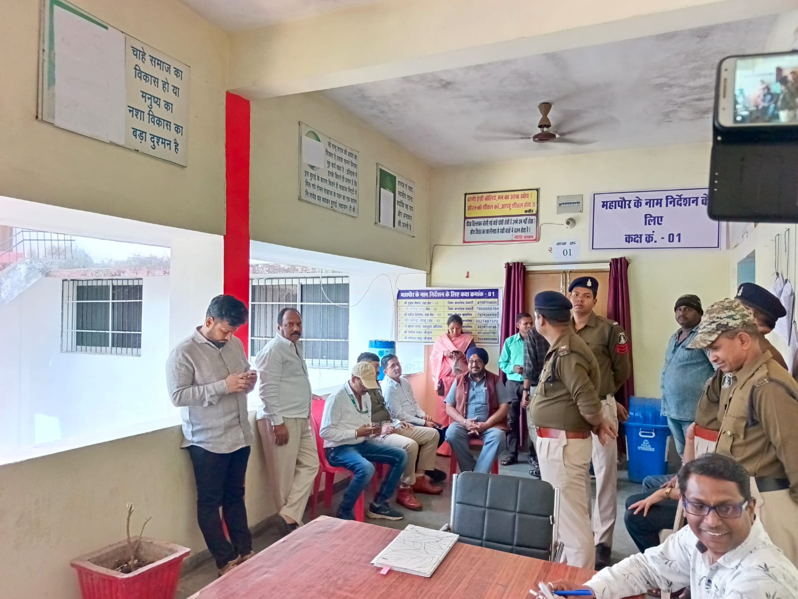 निगम परिसर में रहा गहमागहमी का माहौल। निगम परिसर में रहा गहमागहमी का माहौल।
