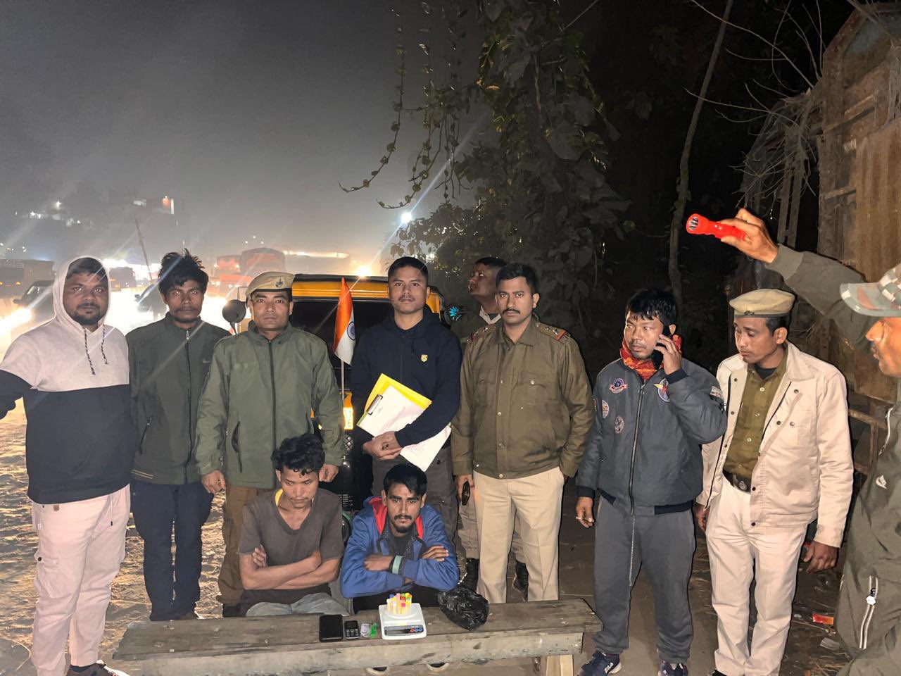 जोराबाट क्रॉसिंग पर गिरफ्तार दो ड्रग्स तस्करी के आरोपितों की तस्वीर। जोराबाट क्रॉसिंग पर गिरफ्तार दो ड्रग्स तस्करी के आरोपितों की तस्वीर।