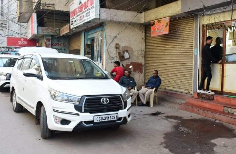 सत्यम बालाजी के ठिकानों पर तीसरे दिन भीआयकर विभाग की जांच जारी सत्यम बालाजी के ठिकानों पर तीसरे दिन भीआयकर विभाग की जांच जारी