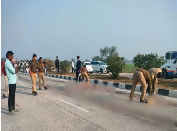घटना के बाद पहुंची पुलिस, जांच करती हुई घटना के बाद पहुंची पुलिस, जांच करती हुई