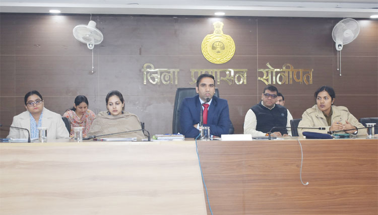 31 Snp-1 सोनीपत: उपायुक्त डॉ. मनोज कुमार की अध्यक्षता में शुक्रवार को लघु सचिवालय में अधिकारियों को संबोधित करते हुए। 31 Snp-1 सोनीपत: उपायुक्त डॉ. मनोज कुमार की अध्यक्षता में शुक्रवार को लघु सचिवालय में अधिकारियों को संबोधित करते हुए।