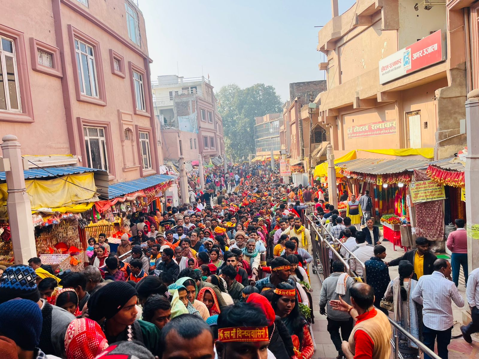 पांच लाख श्रद्धालुओं ने किया मां विंध्यवासिनी का दर्शन-पूजन पांच लाख श्रद्धालुओं ने किया मां विंध्यवासिनी का दर्शन-पूजन