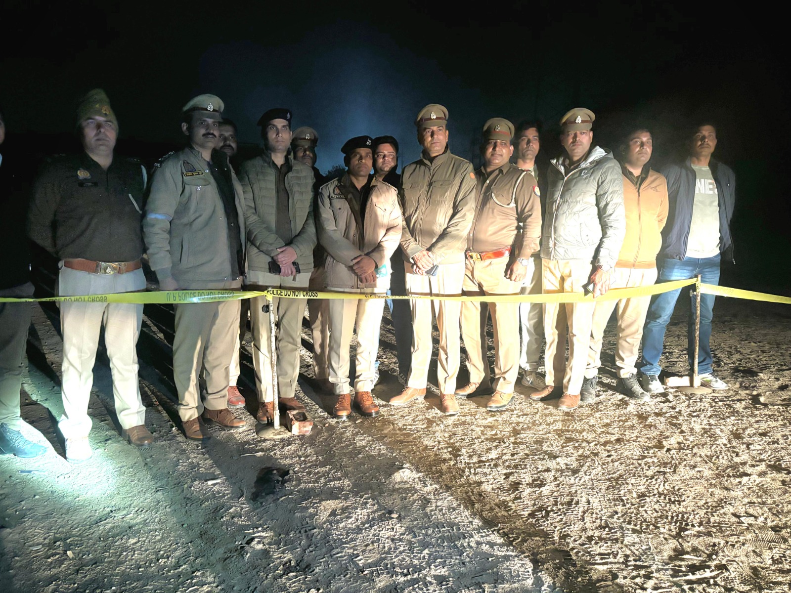 मौके पर मौजूद पुलिस टीम मौके पर मौजूद पुलिस टीम