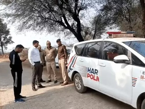 गांव ताजू पुर के जंगल में जांच करती पुलिस। गांव ताजू पुर के जंगल में जांच करती पुलिस।