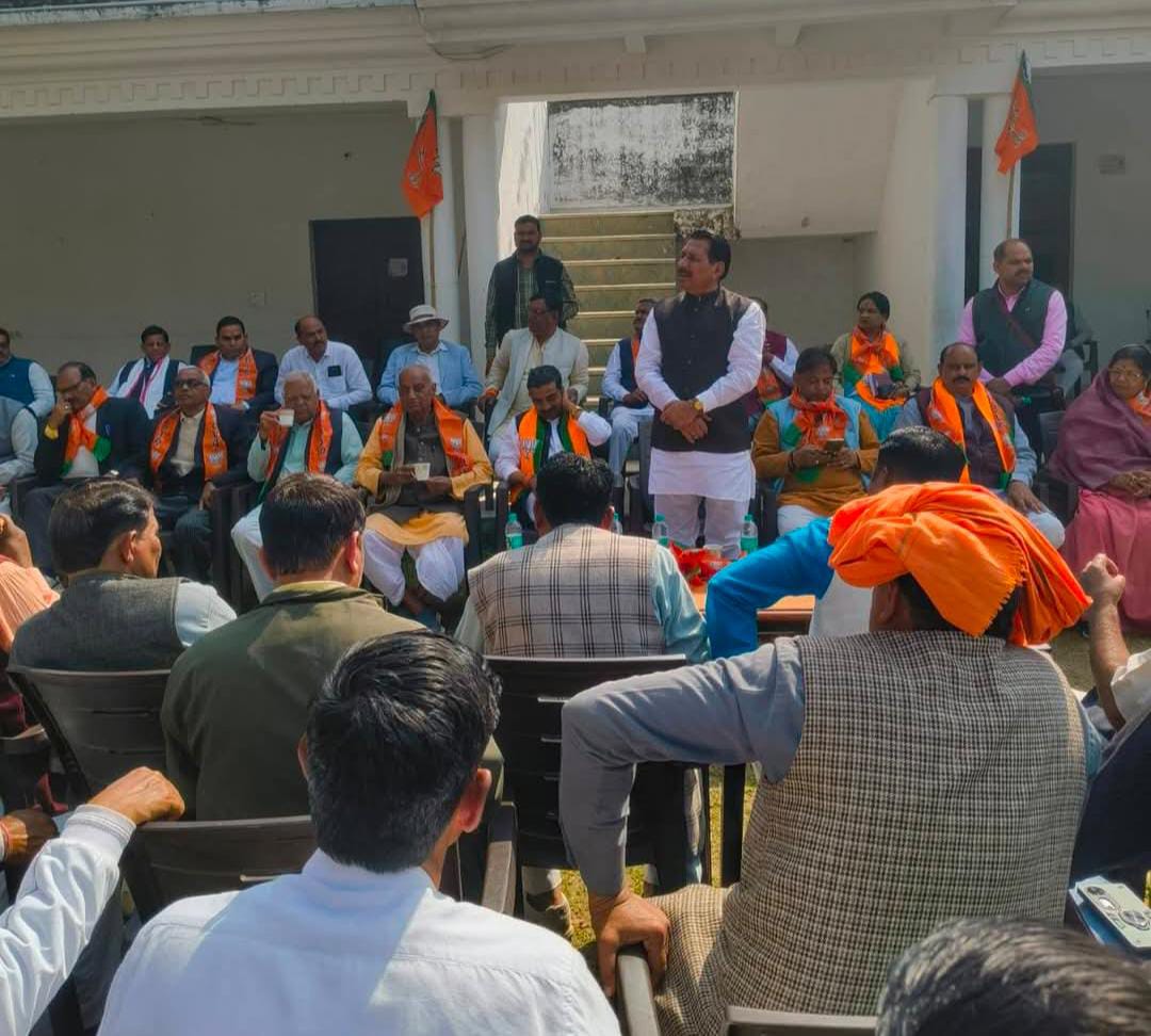 केन्द्रीय कृषि मंत्री के आगमन की तैयारियों पर चर्चा करते प्रदेष के कृषि मंत्री ऐंदल सिंह कंषाना केन्द्रीय कृषि मंत्री के आगमन की तैयारियों पर चर्चा करते प्रदेष के कृषि मंत्री ऐंदल सिंह कंषाना