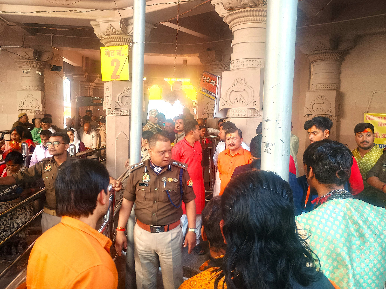 विंध्यधाम का निरीक्षण करते वरिष्ठ पुलिस अधीक्षक सोमेन वर्मा विंध्यधाम का निरीक्षण करते वरिष्ठ पुलिस अधीक्षक सोमेन वर्मा