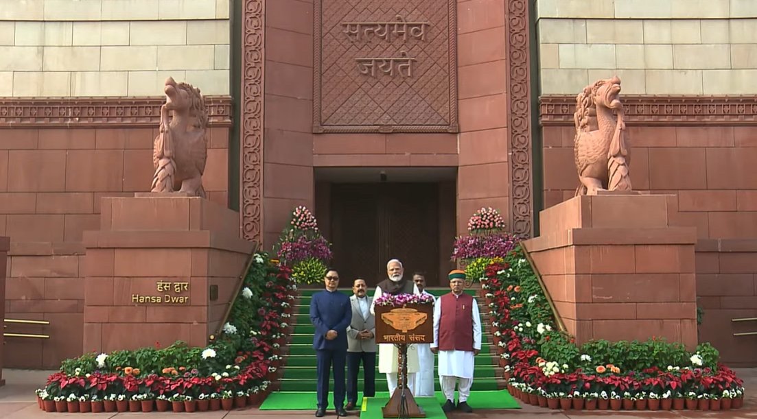 प्रधानमंत्री मोदी बजट सत्र से पूर्व वक्तव्य देते हुए प्रधानमंत्री मोदी बजट सत्र से पूर्व वक्तव्य देते हुए