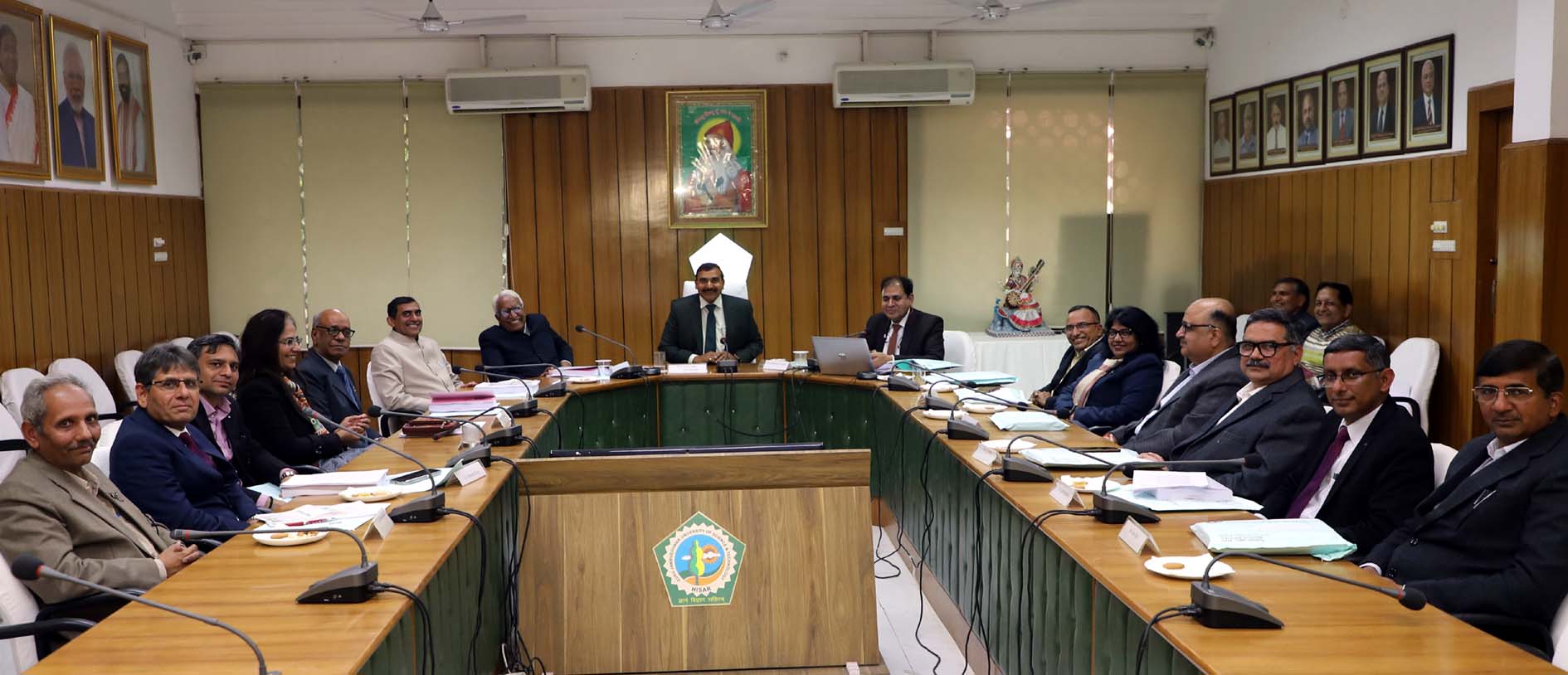 कार्यकारी परिषद की बैठक में उपस्थित कुलपति प्रो. नरसी राम बिश्नोई व सदस्य। कार्यकारी परिषद की बैठक में उपस्थित कुलपति प्रो. नरसी राम बिश्नोई व सदस्य।
