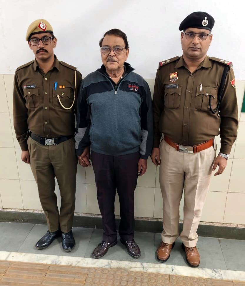 पुलिस की गिरफ्त में करोड़ों रुपए की ठगी के आरोपी डायरेक्टर विनोद कुमार गुप्ता। पुलिस की गिरफ्त में करोड़ों रुपए की ठगी के आरोपी डायरेक्टर विनोद कुमार गुप्ता।