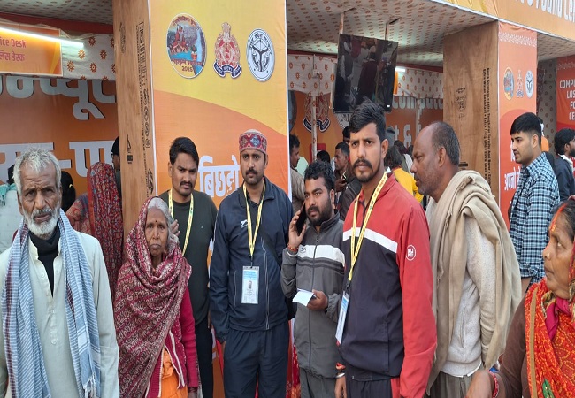 महाकुम्भ में श्रद्धालुओं के लिए मददगार बन रहे आरएसएस के स्वयंसेवक महाकुम्भ में श्रद्धालुओं के लिए मददगार बन रहे आरएसएस के स्वयंसेवक