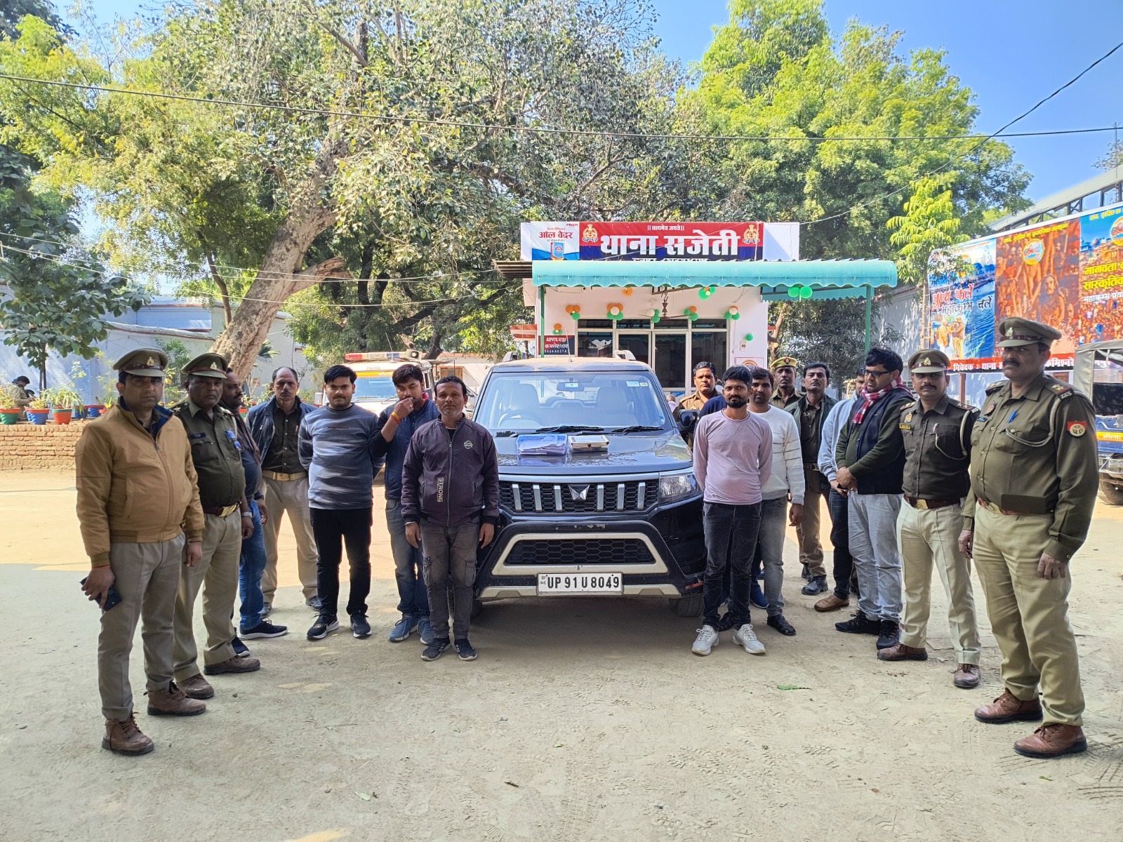 पुलिस की गिरफ्त में पकड़े गए जुआरी पुलिस की गिरफ्त में पकड़े गए जुआरी