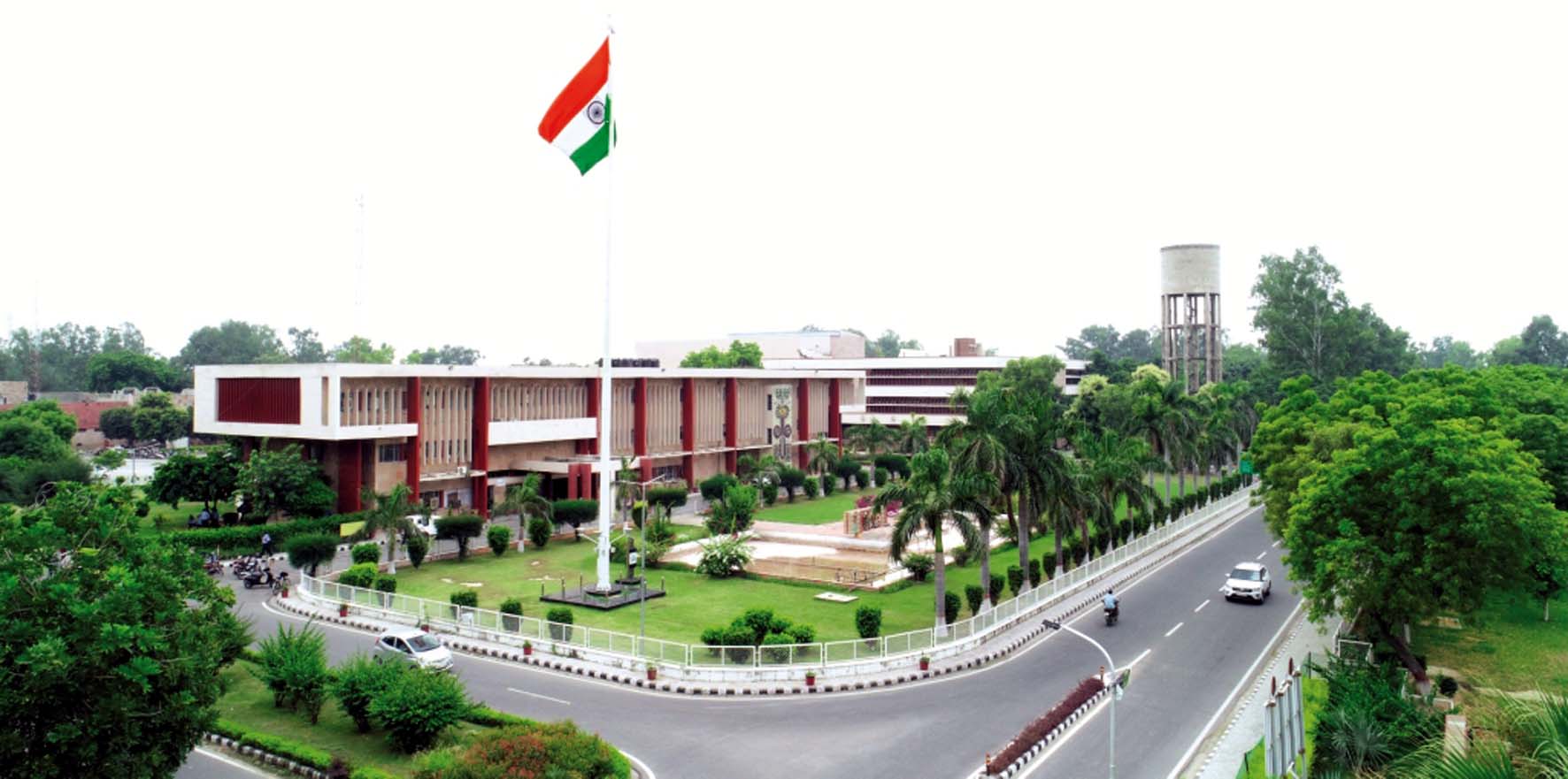 एचएयू का प्रशासनिक भवन। एचएयू का प्रशासनिक भवन।