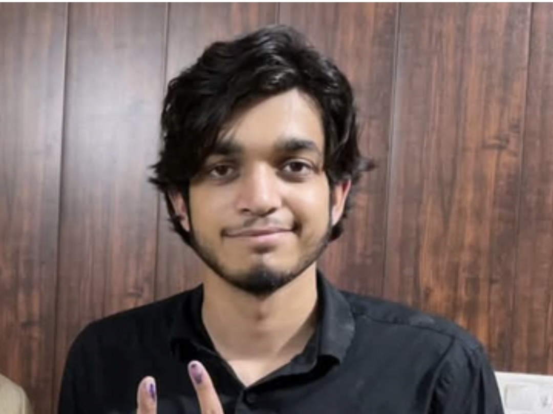 मृतक युवक सौमित्र का फाइल फोटो मृतक युवक सौमित्र का फाइल फोटो