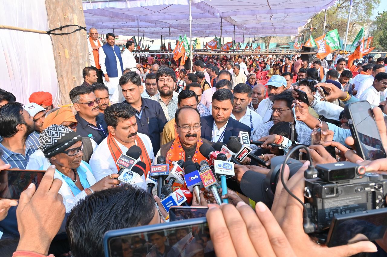 सहसपुर लोहारा और कवर्धा के कार्यकर्ता सम्मेलन में पत्रकारों से बातचीत करते हुए उप मुख्यमंत्री अरुण साव व विजय शर्मा सहसपुर लोहारा और कवर्धा के कार्यकर्ता सम्मेलन में पत्रकारों से बातचीत करते हुए उप मुख्यमंत्री अरुण साव व विजय शर्मा
