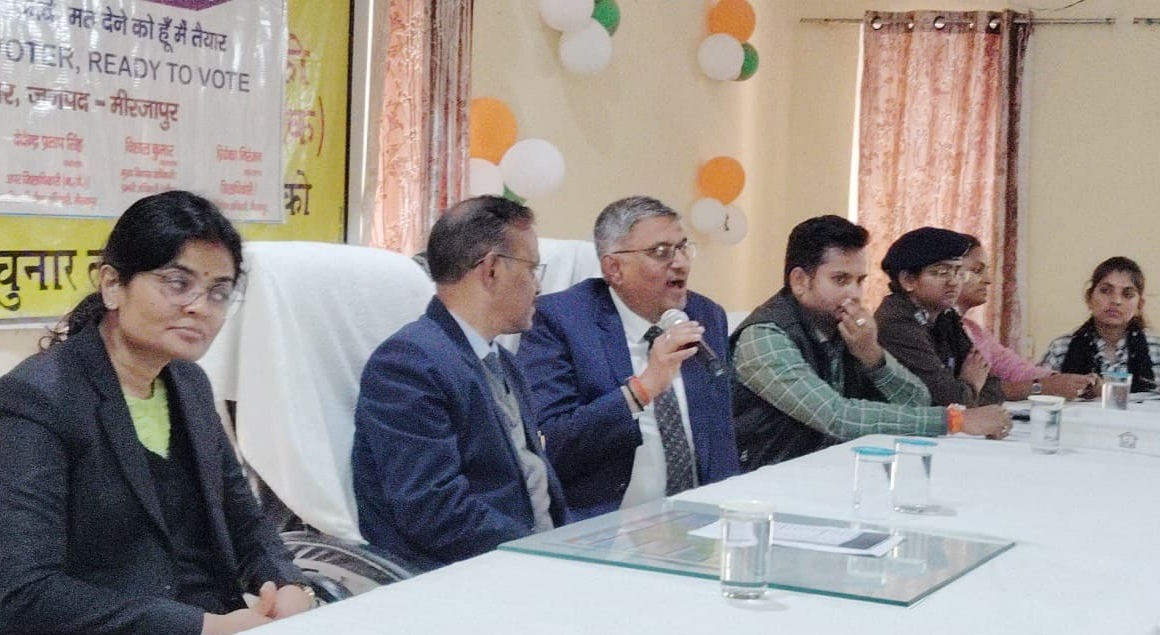 तहसील चुनार के अधिकारियों और अधिवक्ताओं के साथ बैठक करते जनपद न्यायाधीश अरविंद कुमार मिश्र। तहसील चुनार के अधिकारियों और अधिवक्ताओं के साथ बैठक करते जनपद न्यायाधीश अरविंद कुमार मिश्र।