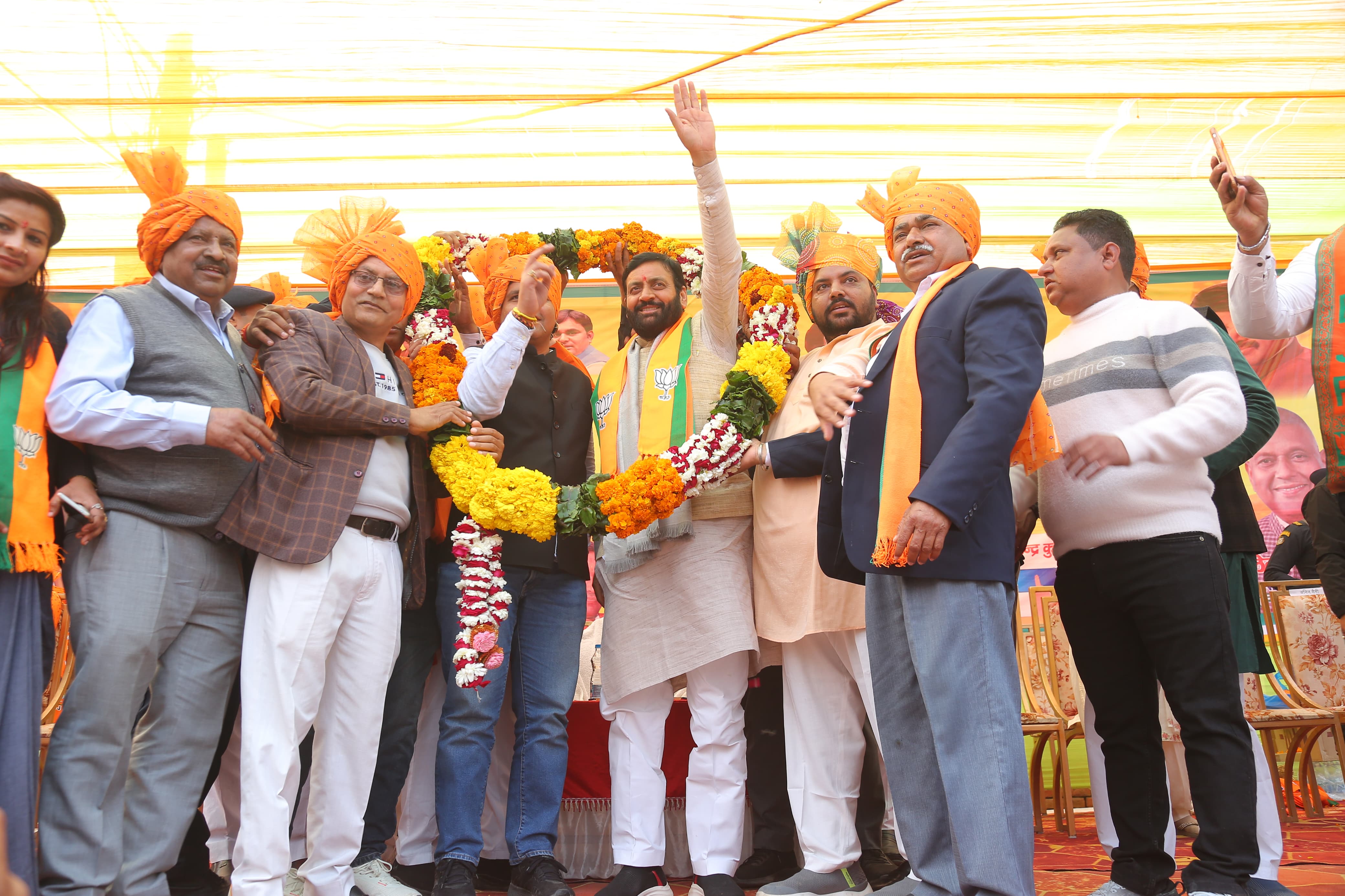 दिल्ली में शनिवार को भाजपा उम्मीदवार का प्रचार करते हरियाणा के मुख्यमंत्री नायब सिंह सैनी दिल्ली में शनिवार को भाजपा उम्मीदवार का प्रचार करते हरियाणा के मुख्यमंत्री नायब सिंह सैनी