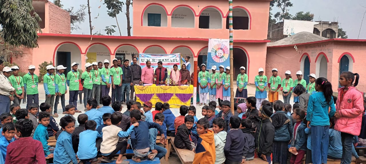 अररिया फोटो:कार्यक्रम में।मौजूद स्कूल के शिक्षक और छात्र छात्राएं अररिया फोटो:कार्यक्रम में।मौजूद स्कूल के शिक्षक और छात्र छात्राएं