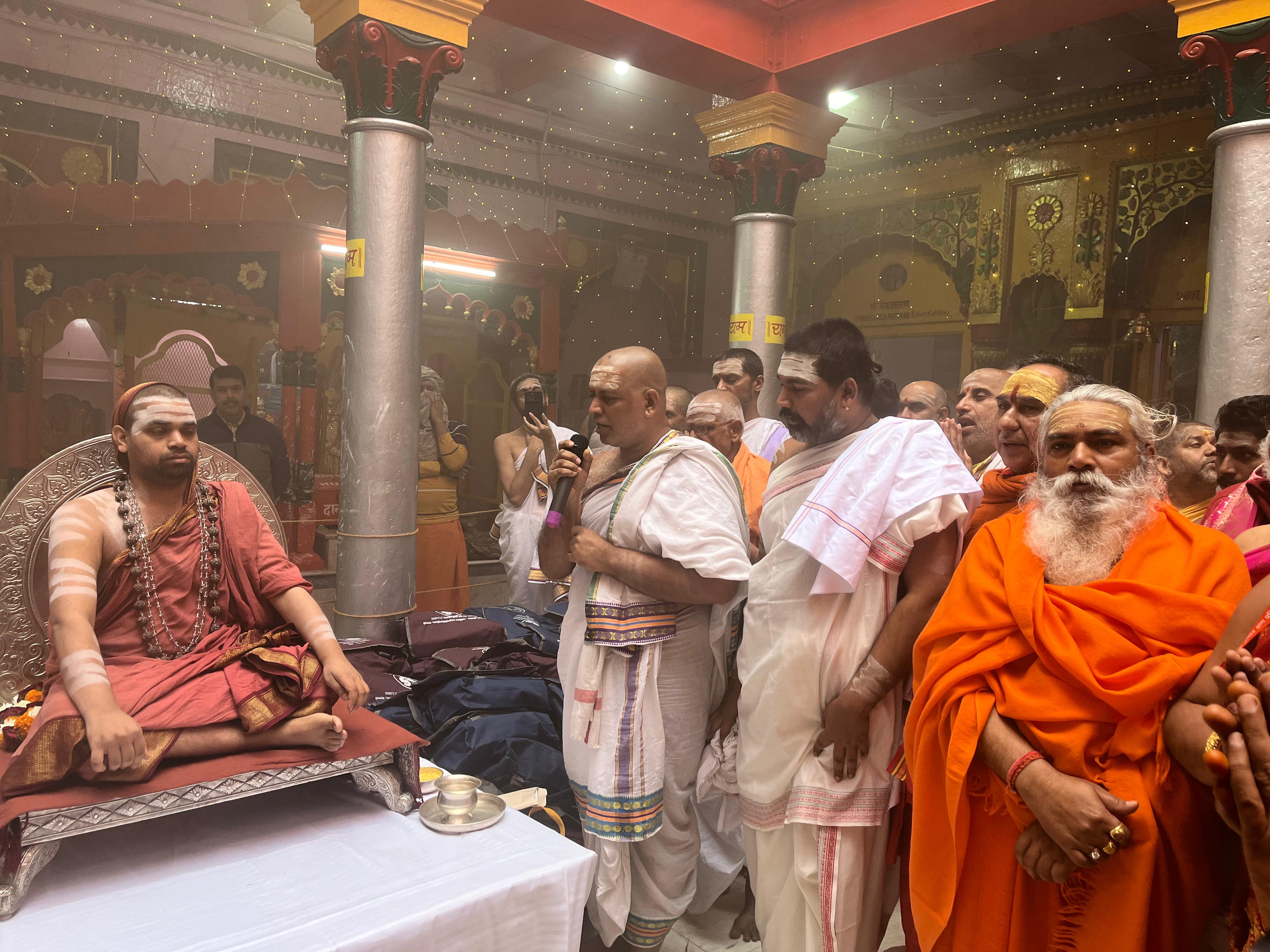 मां अन्नपूर्णा मंदिर के कुंभाभिषेक में शंकराचार्य विधूशेखर भारती और अन्य संत:फोटो बच्चा गुप्ता मां अन्नपूर्णा मंदिर के कुंभाभिषेक में शंकराचार्य विधूशेखर भारती और अन्य संत:फोटो बच्चा गुप्ता