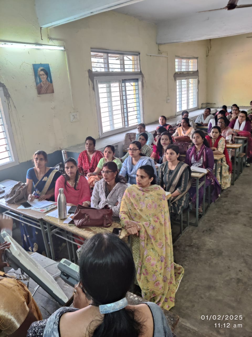 प्रेक्षक श्रीमती प्रेमलता यादव ने किया मतदान केन्द्रों का निरीक्षण प्रेक्षक श्रीमती प्रेमलता यादव ने किया मतदान केन्द्रों का निरीक्षण