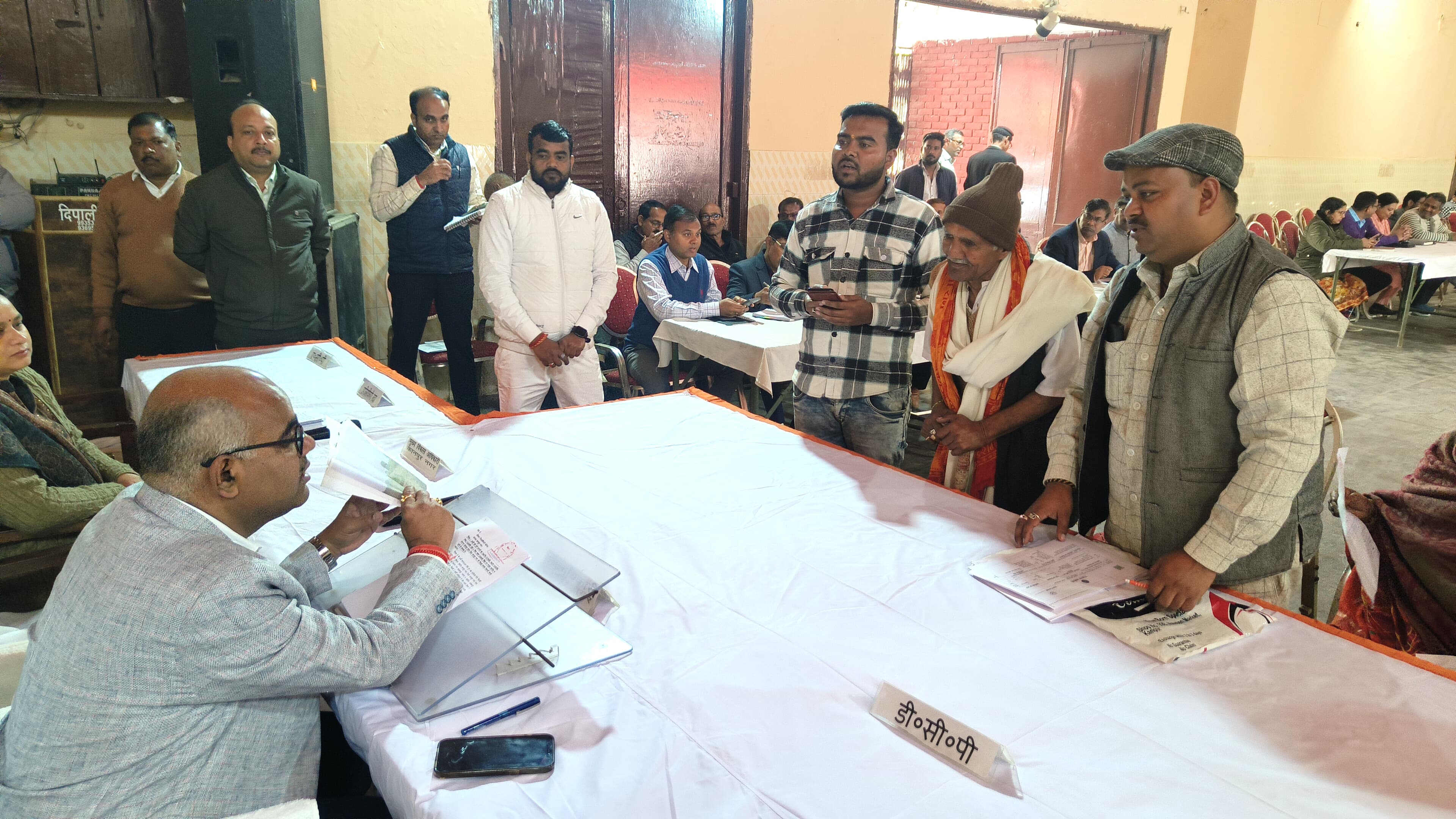 सम्पूर्ण समाधान दिवस पर समस्या सुनते जिलाधिकारी जितेंद्र प्रताप सिंह सम्पूर्ण समाधान दिवस पर समस्या सुनते जिलाधिकारी जितेंद्र प्रताप सिंह