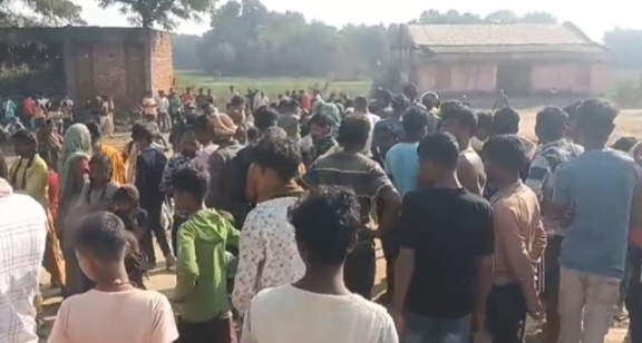 सड़क जसम करते ग्रामीण सड़क जसम करते ग्रामीण
