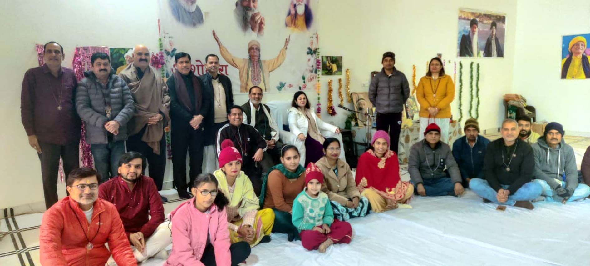 कौशिक नगर स्थित साधना केंद्र में ध्यान कार्यक्रम में भाग लेते साधक। कौशिक नगर स्थित साधना केंद्र में ध्यान कार्यक्रम में भाग लेते साधक।