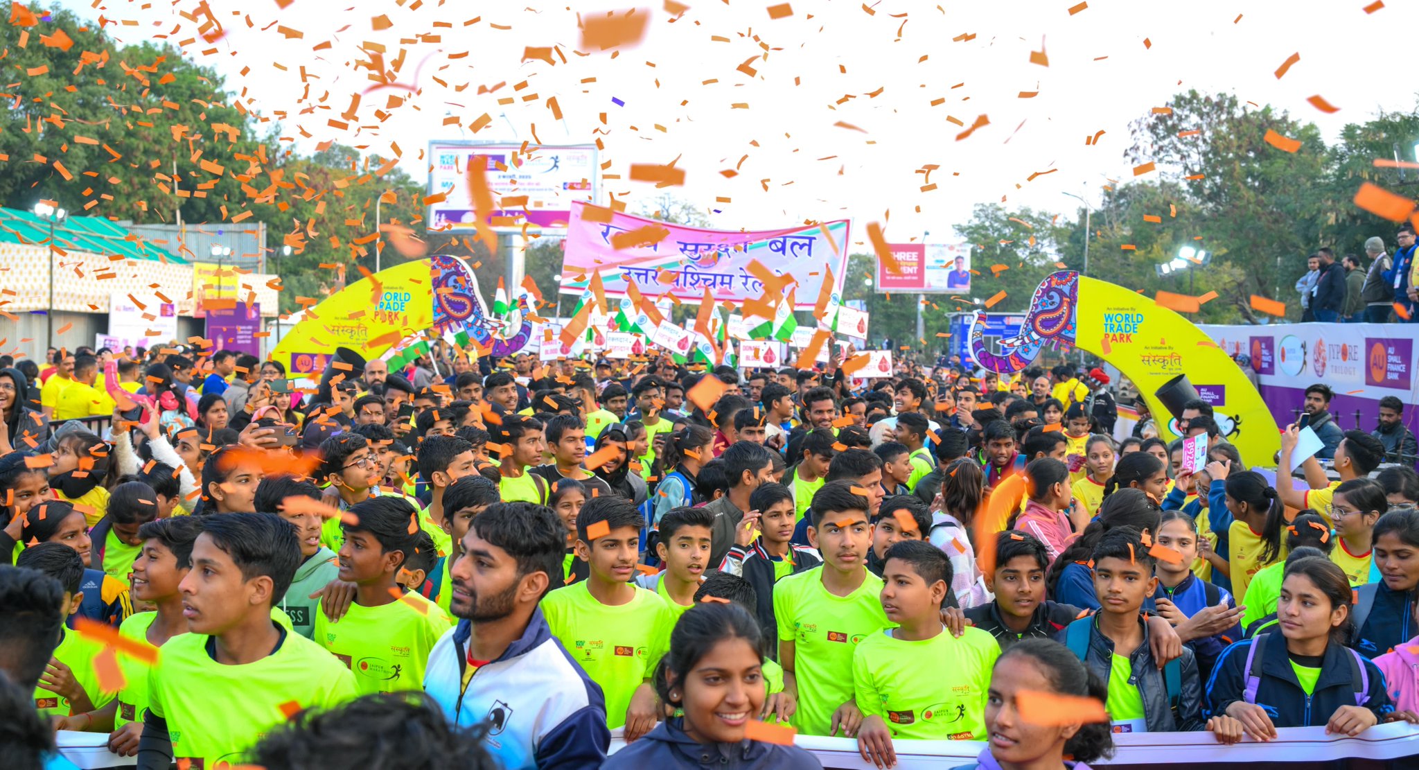 स्वास्थ्य के महाकुम्भ एयू जयपुर मैराथन में 1 लाख लोगों ने लगाई डुबकी स्वास्थ्य के महाकुम्भ एयू जयपुर मैराथन में 1 लाख लोगों ने लगाई डुबकी