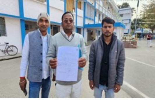 आवेदन दिखाते ब्यवसाई आवेदन दिखाते ब्यवसाई