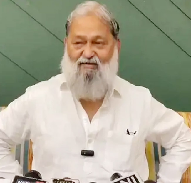 2 Snp-5 सोनीपत: हरियाणा के ऊर्जा एवं परिवहन मंत्री अनिल विज पत्रकारों से बात करते हुए। 2 Snp-5 सोनीपत: हरियाणा के ऊर्जा एवं परिवहन मंत्री अनिल विज पत्रकारों से बात करते हुए।