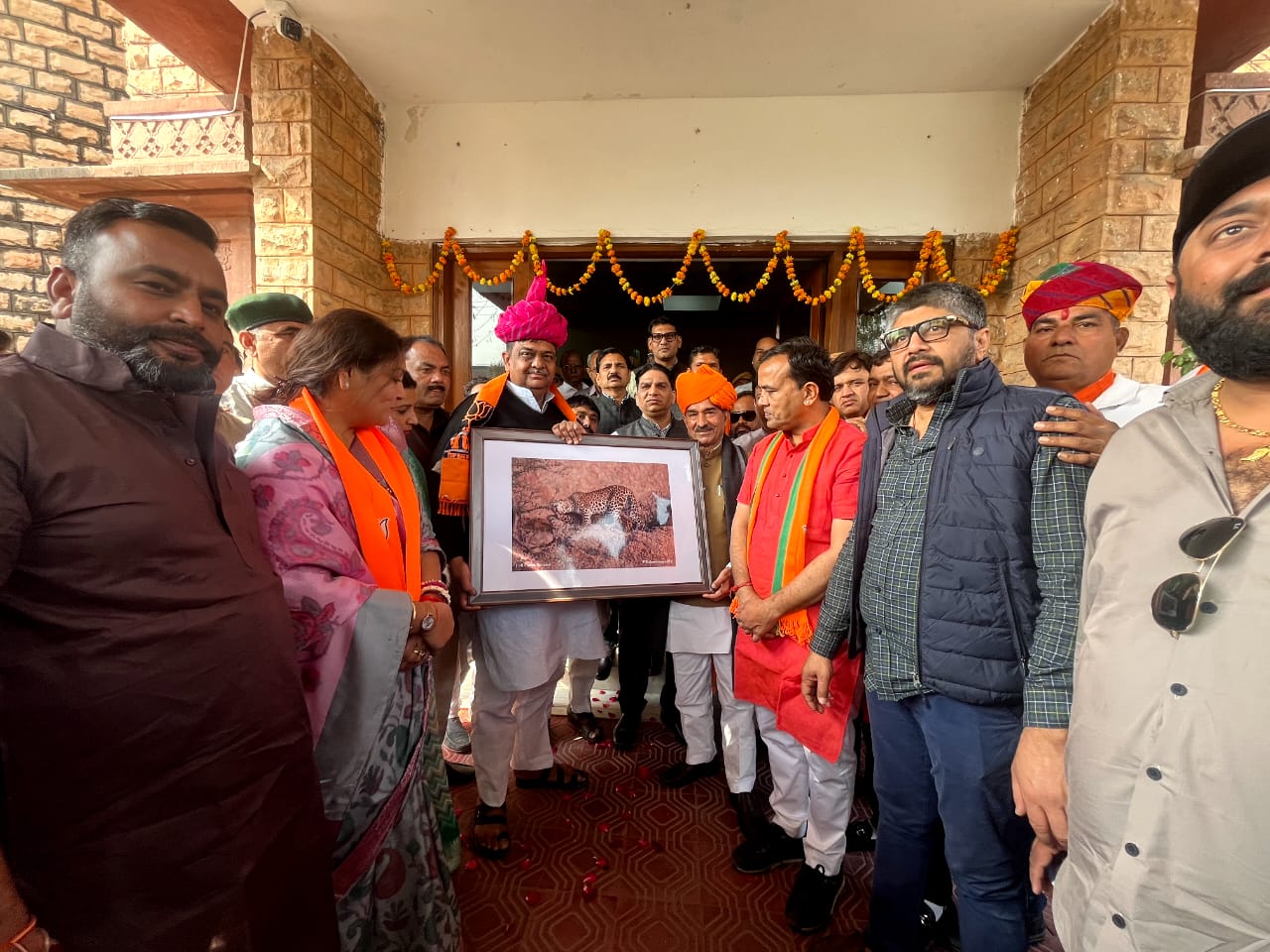 भाजपा प्रदेश अध्यक्ष मदन राठौड़ ने पाली प्रवास के दौरान सघन वन अभियान के तहत 1 लाख वृक्षारोपण कार्यक्रम में की शिरकत भाजपा प्रदेश अध्यक्ष मदन राठौड़ ने पाली प्रवास के दौरान सघन वन अभियान के तहत 1 लाख वृक्षारोपण कार्यक्रम में की शिरकत