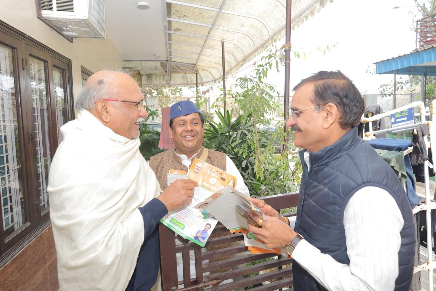 वीडी शर्मा ने दिल्ली में पार्टी कार्यकर्ताओं की बैठक कर घर-घर जनसंपर्क कर भाजपा को वोट देने की अपील वीडी शर्मा ने दिल्ली में पार्टी कार्यकर्ताओं की बैठक कर घर-घर जनसंपर्क कर भाजपा को वोट देने की अपील