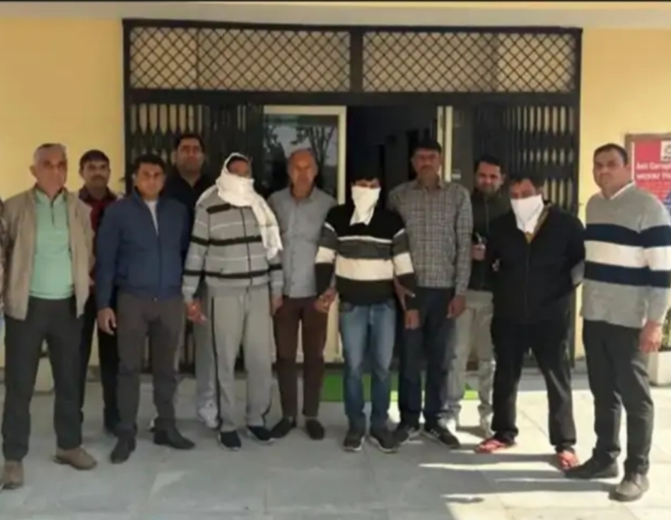 गिरफ्तार किए युवक गिरफ्तार किए युवक
