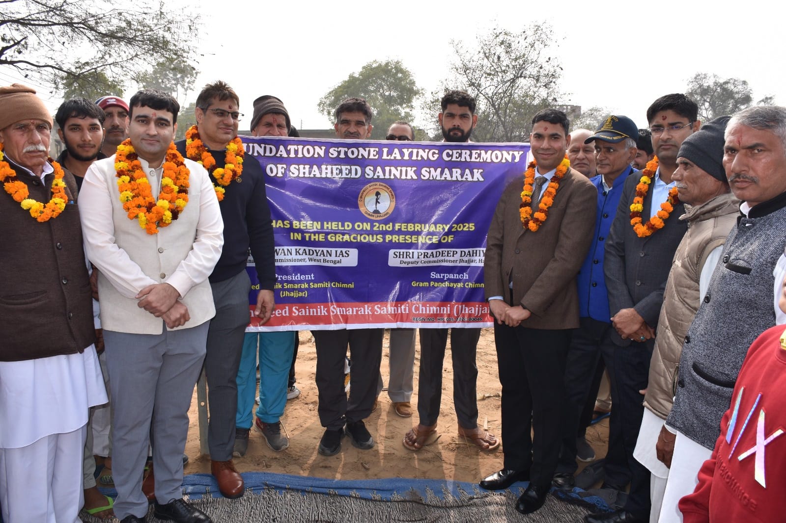 चिमनी गांव में आयोजित पुस्तकालय के शिलान्यास कार्यक्रम में शामिल होते डीसी प्रदीप दहिया व साथ में मौजूद आईएएस पवन कादयान व आईपीएस अधिकारी अभिजीत कादयान। चिमनी गांव में आयोजित पुस्तकालय के शिलान्यास कार्यक्रम में शामिल होते डीसी प्रदीप दहिया व साथ में मौजूद आईएएस पवन कादयान व आईपीएस अधिकारी अभिजीत कादयान।