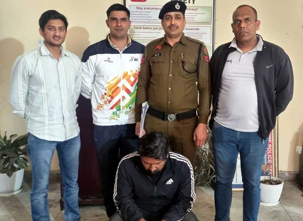 पुलिस द्वारा गिरफ्तार किए गए आरोपीगण पुलिस द्वारा गिरफ्तार किए गए आरोपीगण
