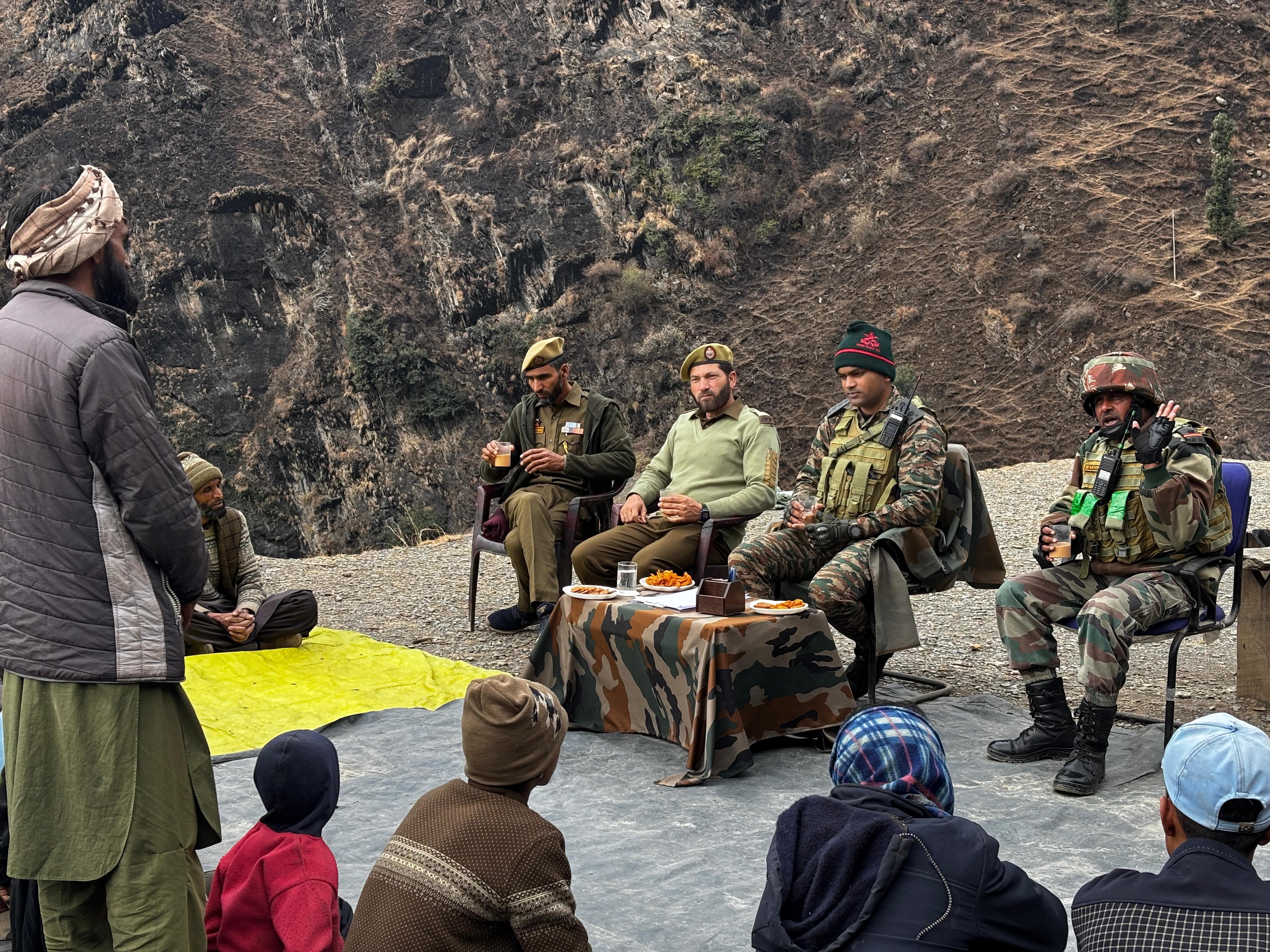 गुज्जर-बकरवाल समुदायों के साथ चाय पर चर्चा का आयोजन गुज्जर-बकरवाल समुदायों के साथ चाय पर चर्चा का आयोजन